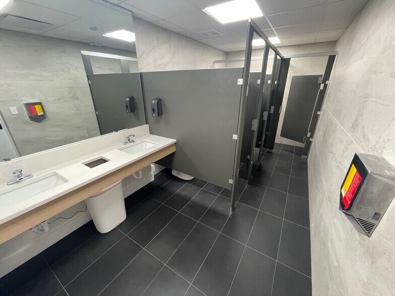 More Photos Of 1822 Drew St, Clearwater Office For Lease