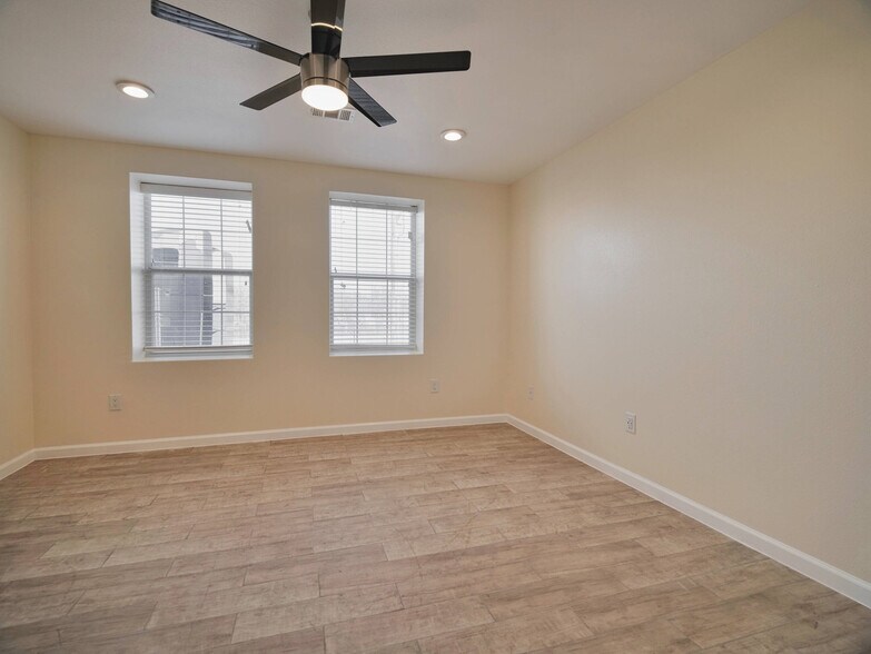 More Photos Of 109 Alamirah, Hutto Warehouse For Lease