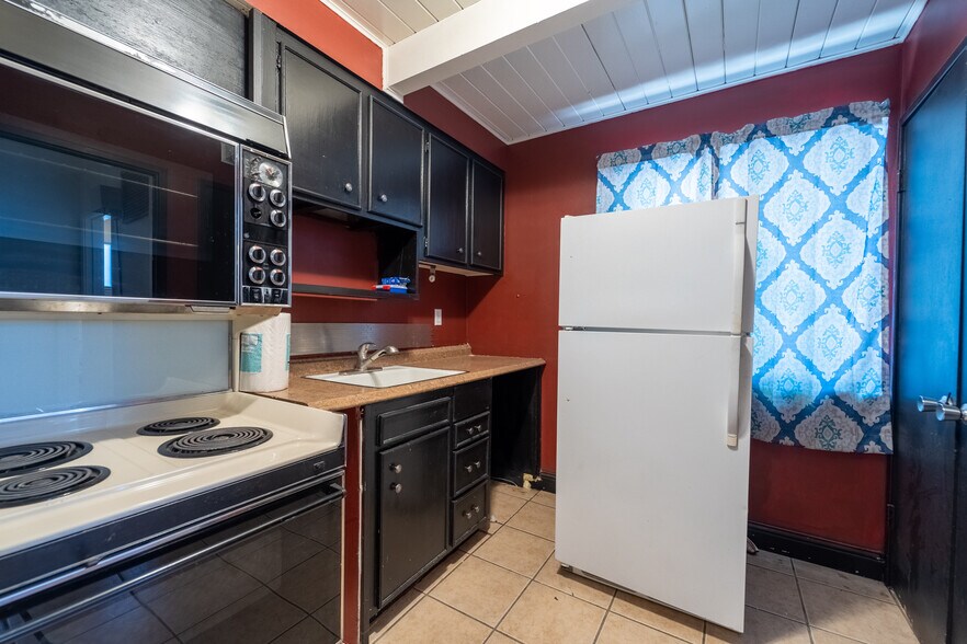 More Photos Of 1107 E Harding Way, Stockton Freestanding For Lease