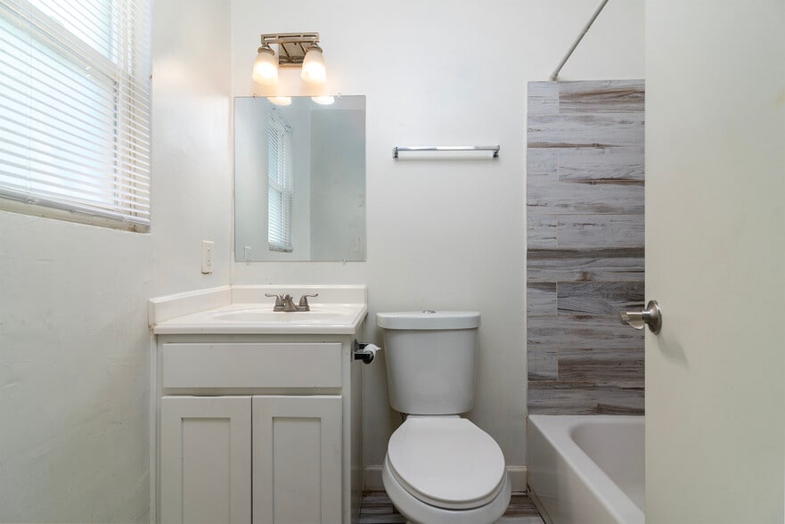 More Photos Of 2142 E Taylor St, Phoenix Multifamily For Sale