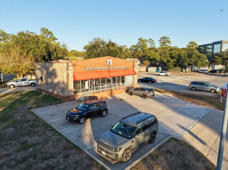 More Photos Of 10205 Birchridge Dr, Humble Veterinarian Kennel For Sale