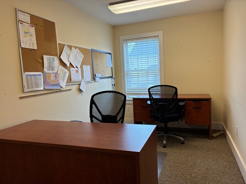More Photos Of 76 Salem Tpke, Norwich Office For Sale