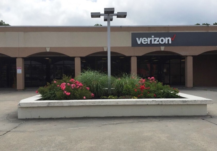 More Photos Of 502 E Main St, Louisa Unknown For Lease