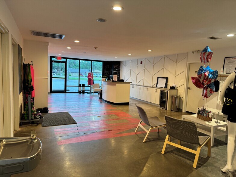 More Photos Of 3406-4 SE J St, Bentonville Freestanding For Lease