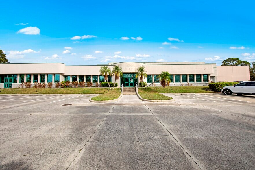 More Photos Of 4747 Progress Ave, Naples Refrigeration Cold Storage For Lease