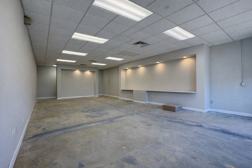 More Photos Of Greenwood Hwy @ Greenwood Hwy. & Hwy. 72, Clinton Unknown For Lease