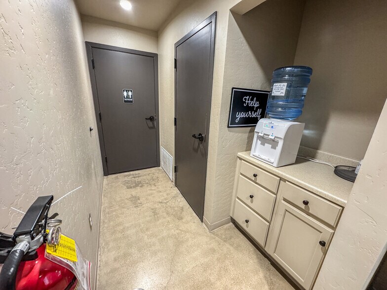 More Photos Of 1912 N Grimes St, Hobbs Flex For Sale