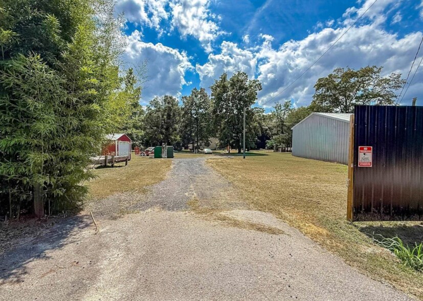 More Photos Of 6901 Edmund Hwy, Lexington Service For Sale