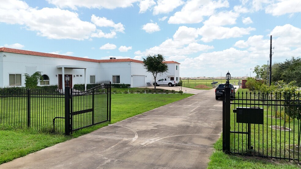 More Photos Of 6602 Rohan Rd, Richmond Office For Sale