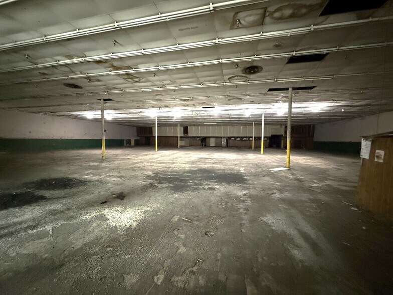 More Photos Of 2400-2400 E Washington St, Petersburg Warehouse For Sale