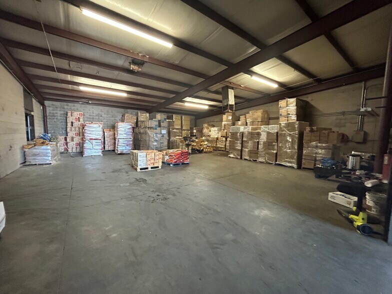 More Photos Of 4239 N 40th Ave, Phoenix Warehouse For Lease