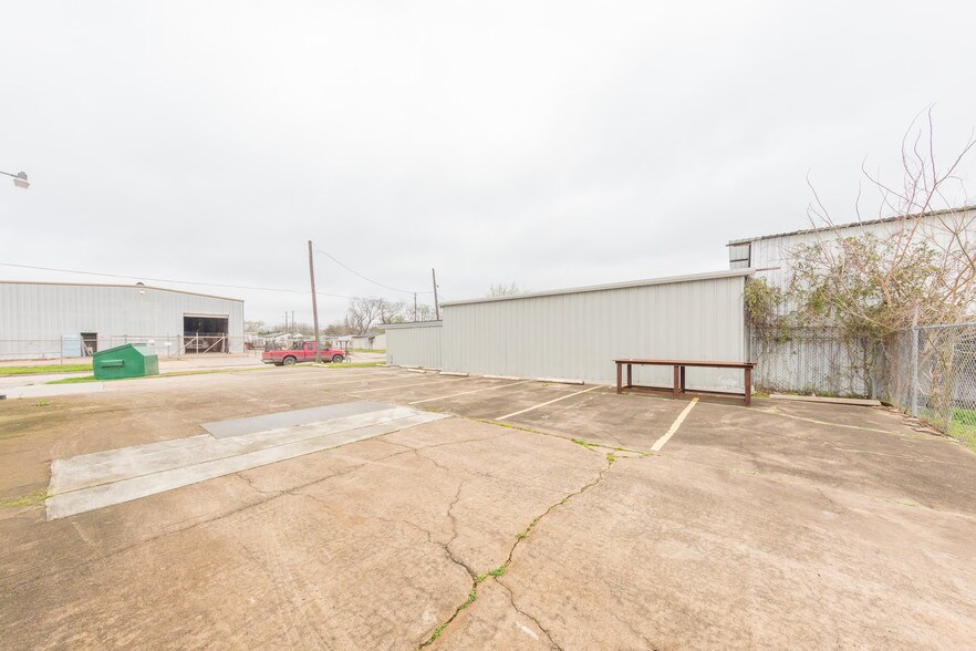 More Photos Of 1103 Center St, Pasadena Warehouse For Sale