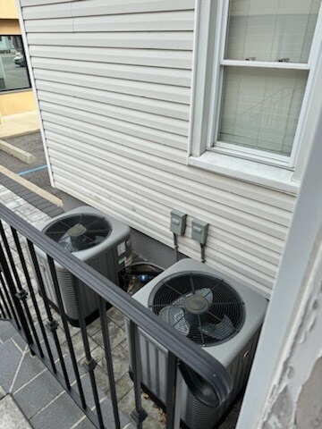 More Photos Of 196 S 1st St, Lindenhurst Loft Creative Space For Lease