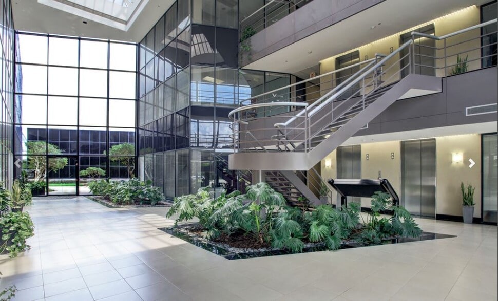 More Photos Of 3000 Wilcrest Dr, Houston Unknown For Lease