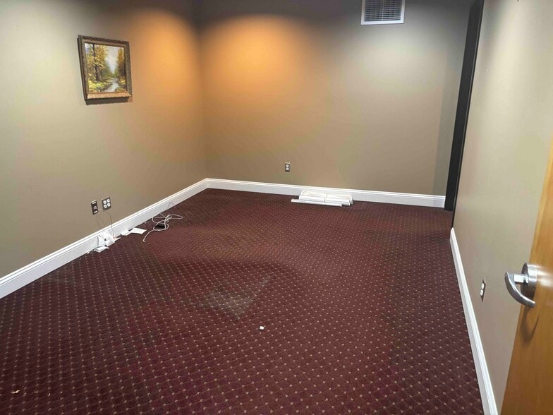 More Photos Of 1228 1st St N, Alabaster Office For Lease