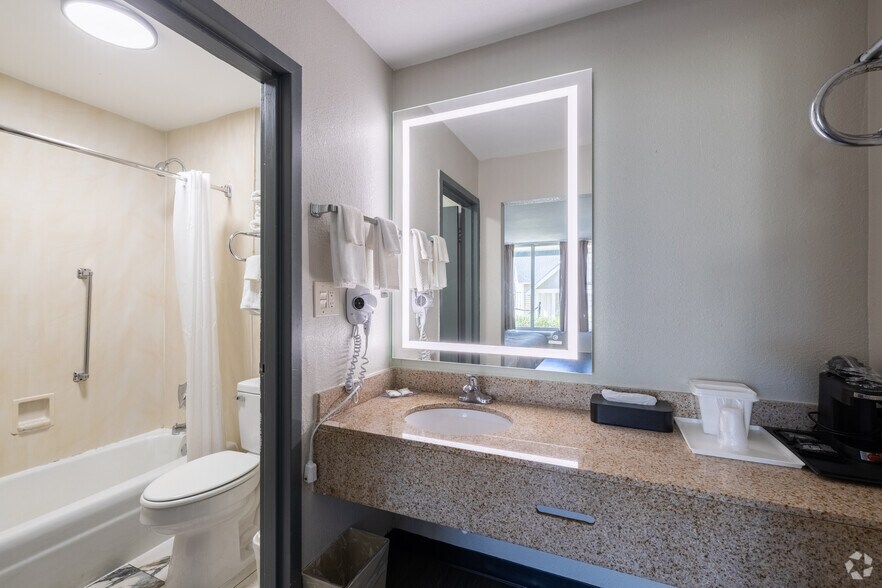 More Photos Of 8929 Old Number Six Hwy, Santee Hospitality For Sale