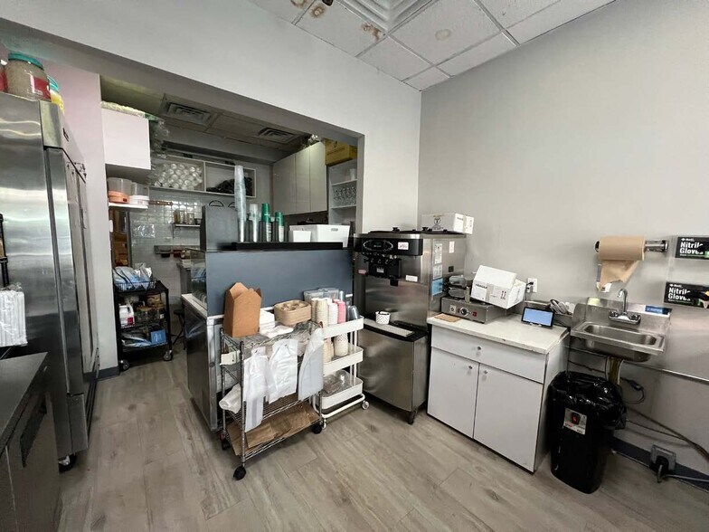 More Photos Of 3189 Steinway St, Astoria Storefront Retail Office For Lease