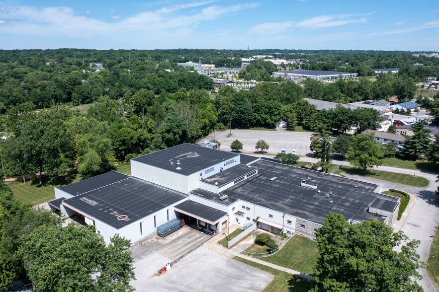 More Photos Of 1900 S Walnut St, Bloomington Manufacturing For Sale