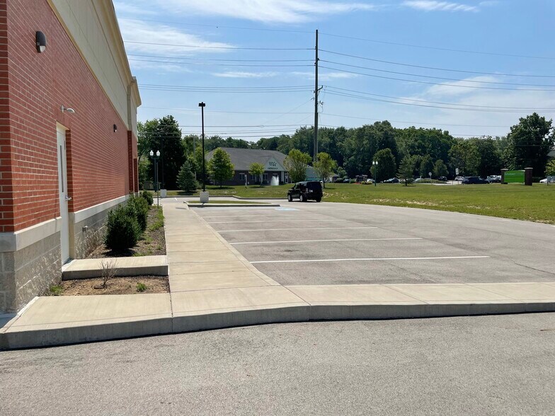 More Photos Of 10990 Allisonville Rd, Fishers Storefront For Lease