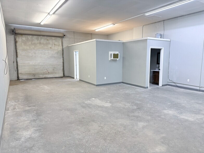More Photos Of 3060 N Nellis Blvd, Las Vegas Service For Lease
