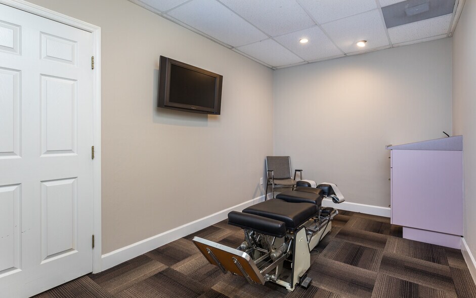 More Photos Of 150 Pondella Rd, North Fort Myers Medical For Sale