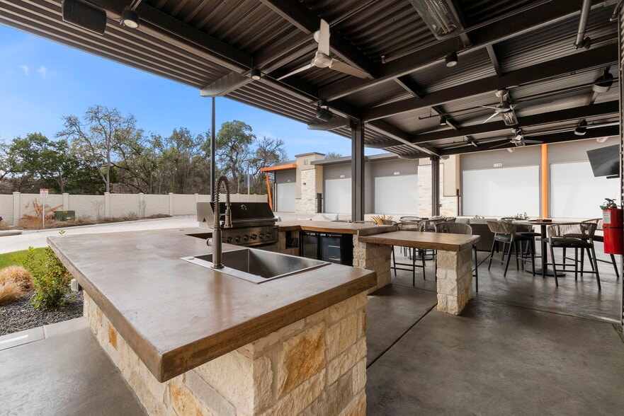 More Photos Of 7231 Stonewall Bnd, San Antonio Self Storage For Sale