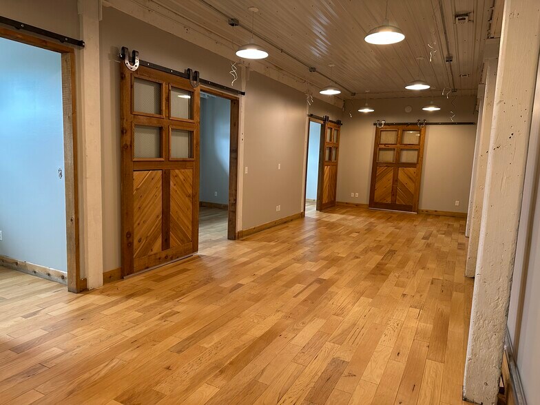 More Photos Of 9130 Otis Ave, Indianapolis Flex For Lease