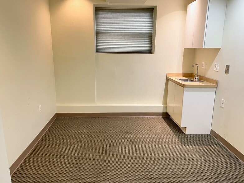 More Photos Of 213-44 40th Ave, Bayside Medical For Lease