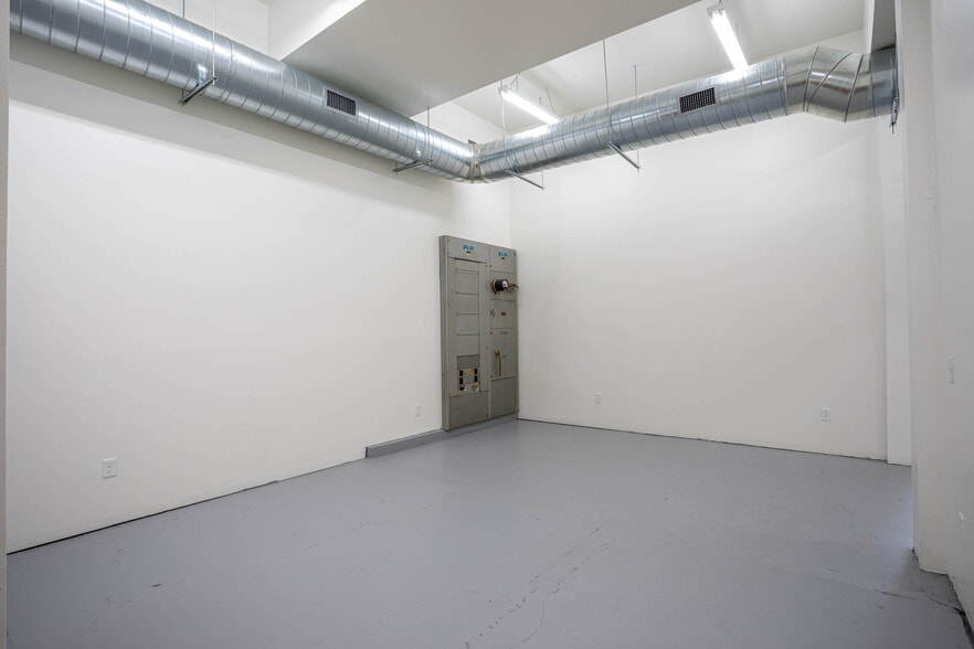 More Photos Of 6025 Santa Monica Blvd, Los Angeles Office For Lease