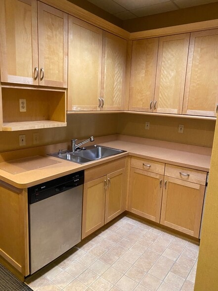 More Photos Of 100 Maple Park Blvd, Saint Clair Shores Office For Lease