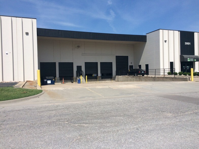 More Photos Of 3001 S Madison, Wichita Warehouse For Lease