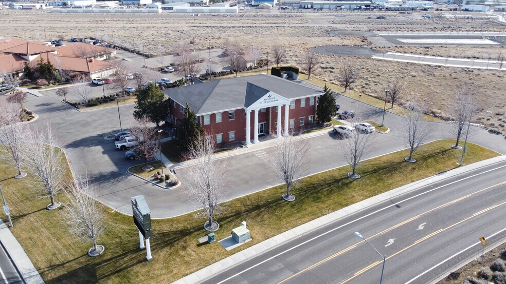 More Photos Of 6921 Crosswind Blvd, Kennewick Office For Sale