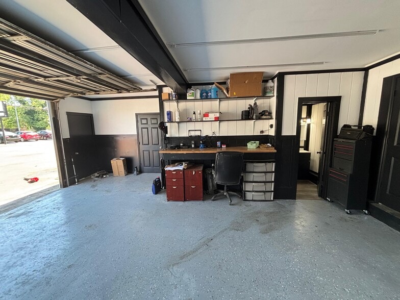 More Photos Of 11021-11025 Jefferson Ave, Newport News Auto Dealership For Sale