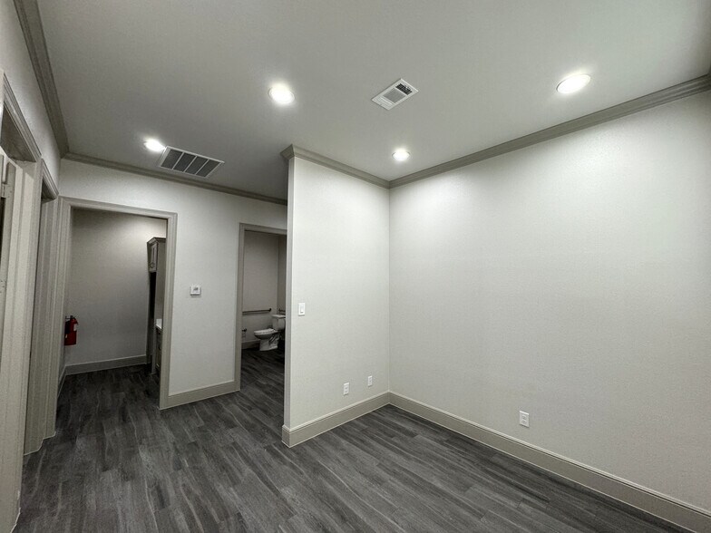 More Photos Of 17138 N Eldridge Pky, Tomball Medical For Sale