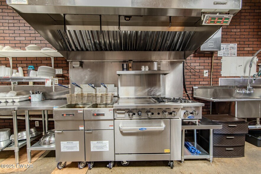 More Photos Of 225 N Front St, Halls General Retail For Sale