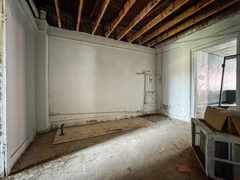 More Photos Of 614 Kihekah Ave, Pawhuska Flex For Sale