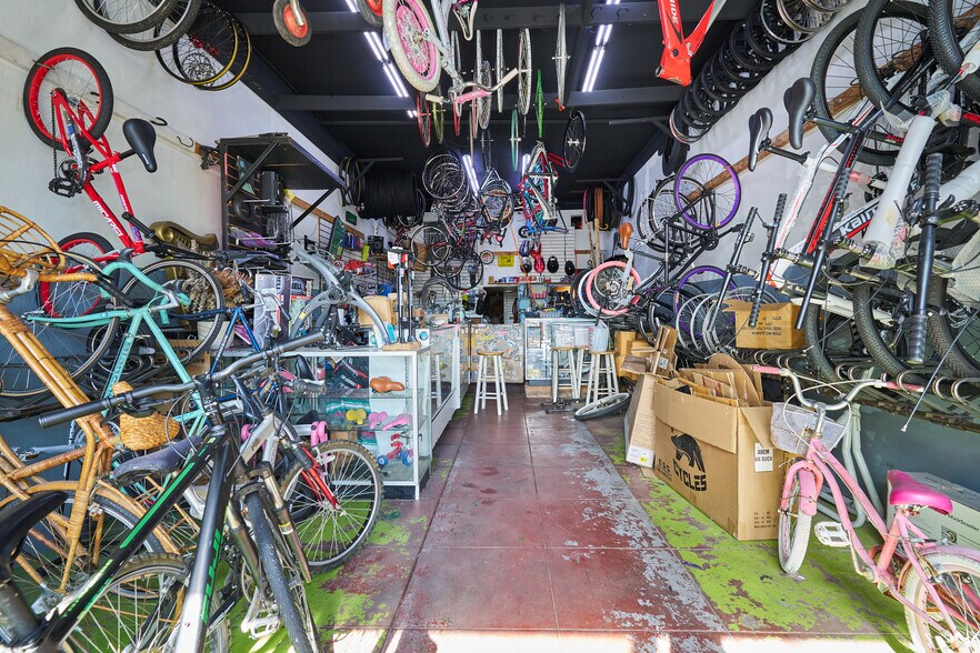 More Photos Of 2157-2163 W Venice Blvd, Los Angeles General Retail For Sale