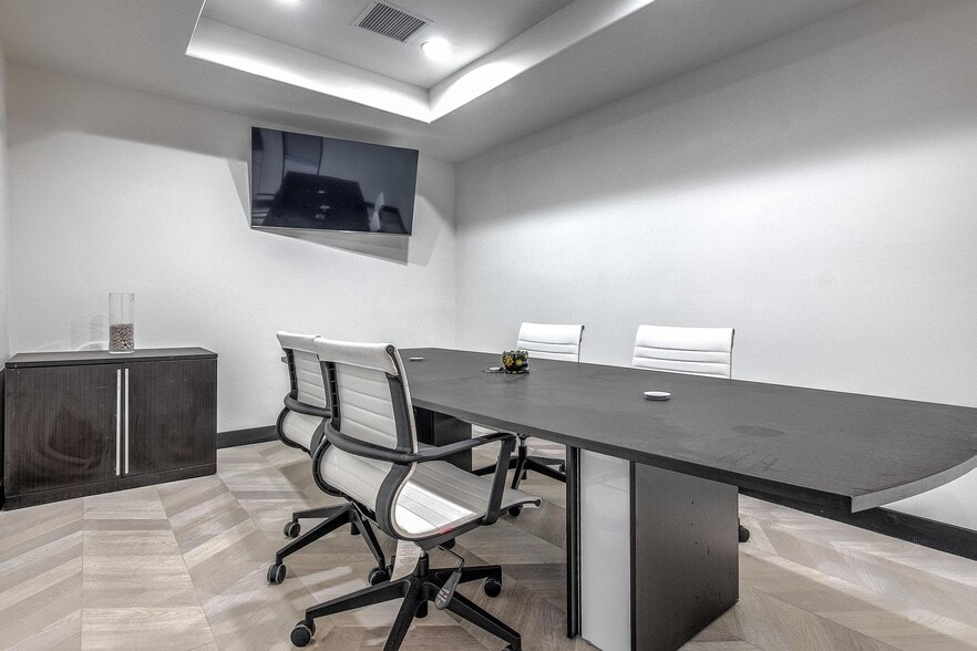 More Photos Of 4041 Wilshire Blvd, Los Angeles Office For Lease