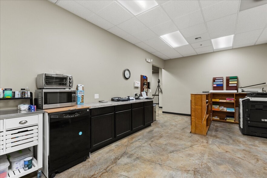 More Photos Of 18824 Smokey Point Blvd, Arlington Warehouse For Sale