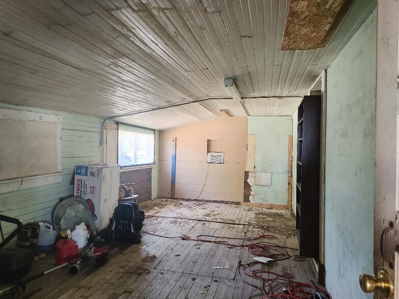 More Photos Of 341 Main st, Grimes Manufacturing For Sale