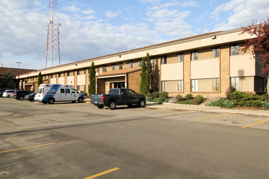 More Photos Of 913 W Holmes Rd, Lansing Medical For Sale