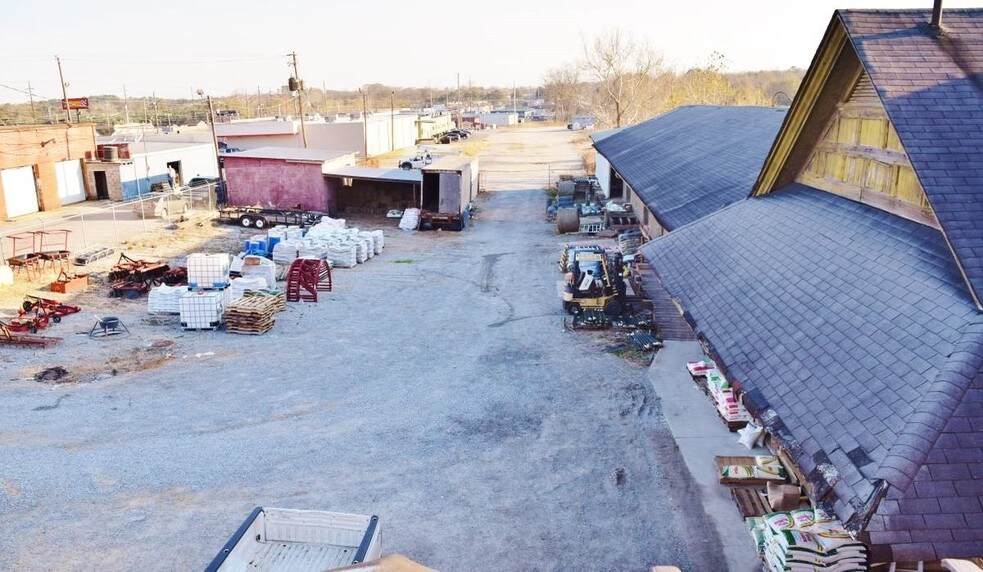 More Photos Of 717 2nd Ave N, Clanton Storefront For Sale