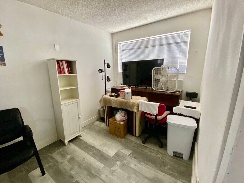 More Photos Of 1401 S Eastern Ave, Las Vegas Office For Sale