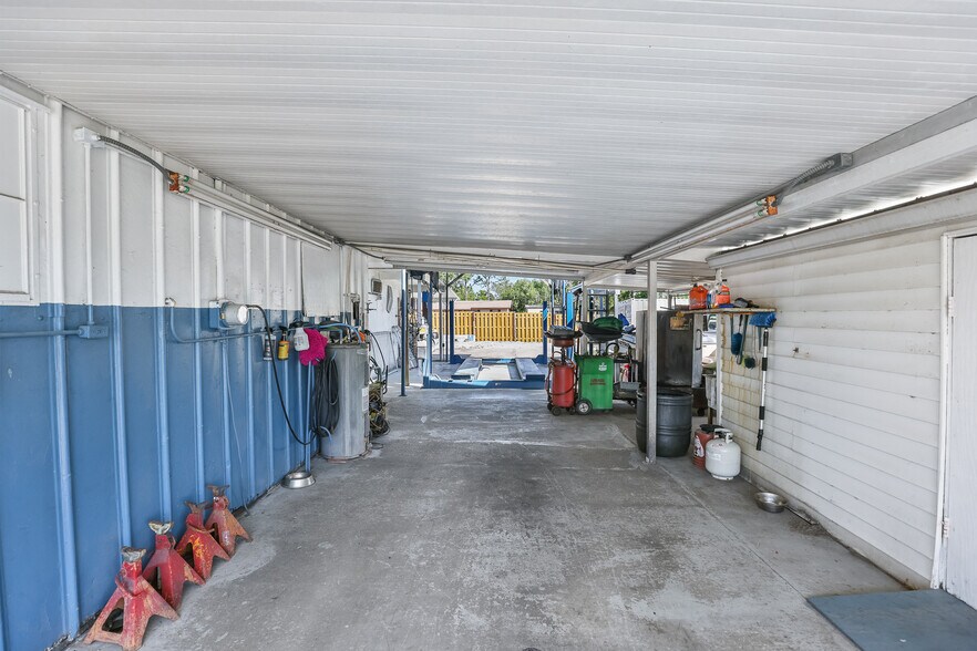 More Photos Of 1320 US Highway 92, Winter Haven Auto Repair For Sale