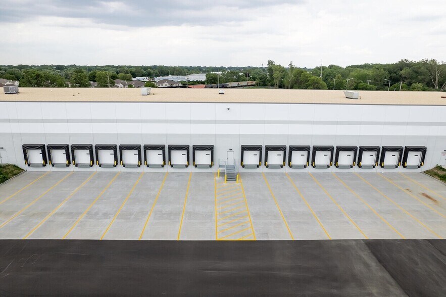 More Photos Of 3600 W 127th St, Alsip Truck Terminal For Lease