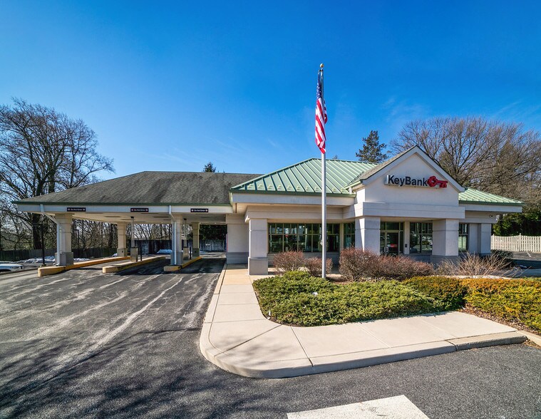 More Photos Of 414 W Lancaster Ave, Devon Bank For Lease