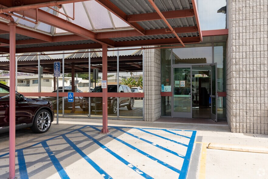 More Photos Of 3000 W Olympic Blvd, Los Angeles Medical For Lease