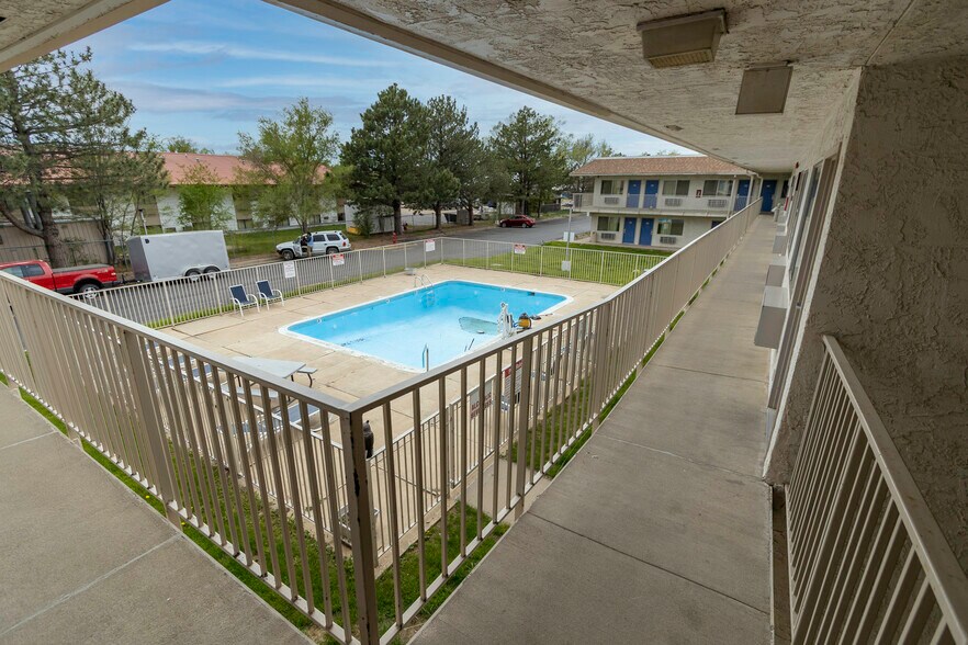 More Photos Of 1309 S Ohlman St, Mitchell Hotel For Sale