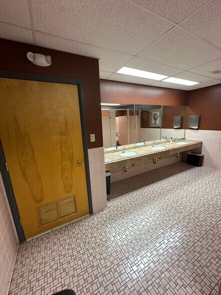 More Photos Of 2526 Monroeville Blvd, Monroeville Medical For Lease