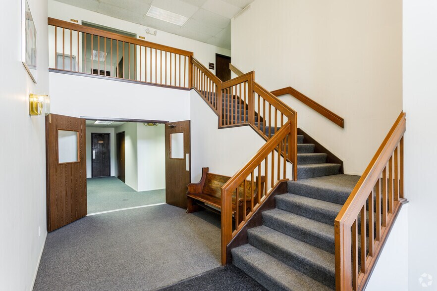 More Photos Of 27620 Farmington Rd, Farmington Medical For Lease